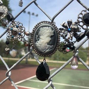 🌬Smokey grey and white cameo necklace🌬